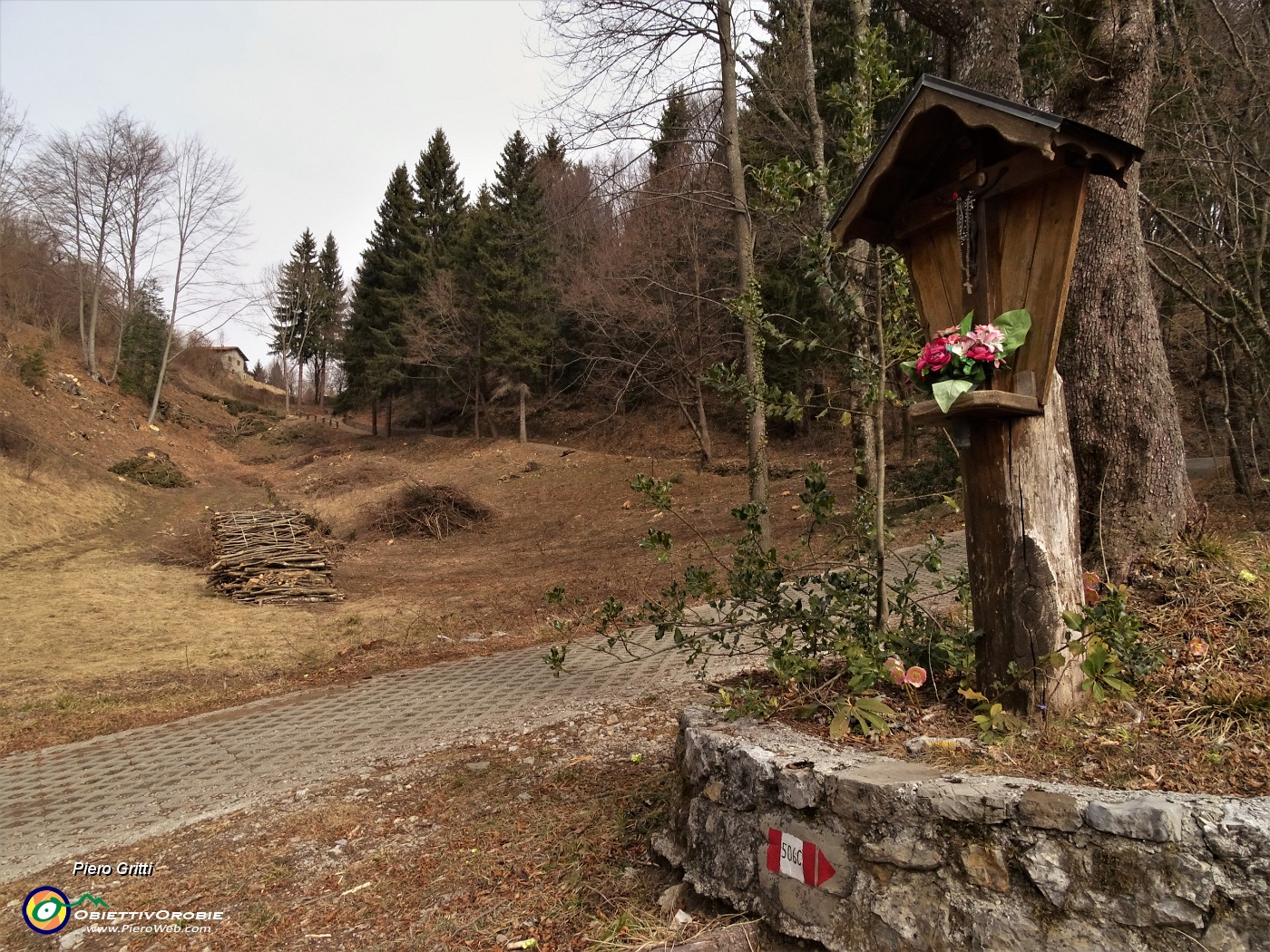 30 A dx per Baita Alpini, io proseguo a sx  per Bocchetta del Ronco.JPG